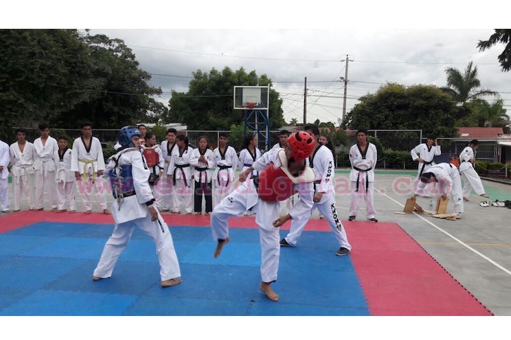 MDAA incentivan a la práctica del taekwondo en parque Los Marañones