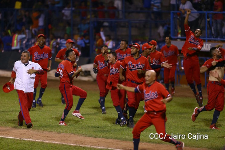 Dantos arrebatan victoria al Bóer