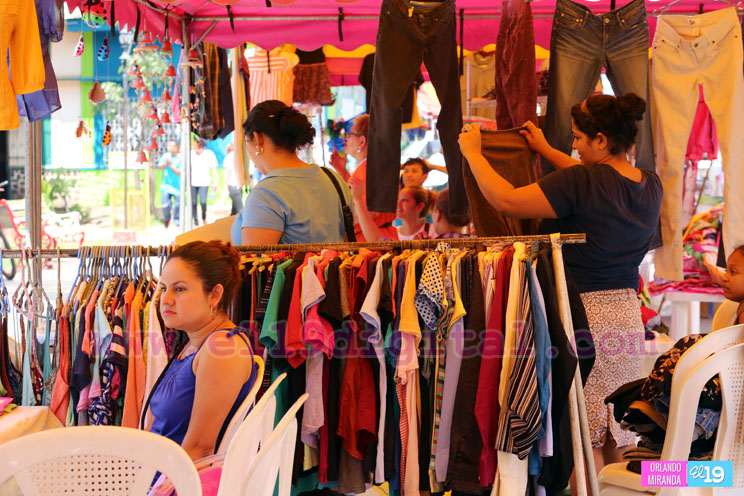 Vinos y postres en Feria de la Economía Familiar en Tipitapa