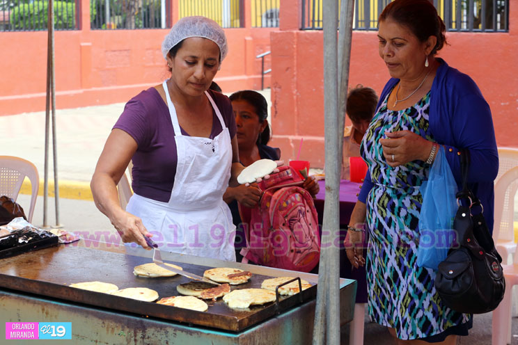Vinos y postres en Feria de la Economía Familiar en Tipitapa