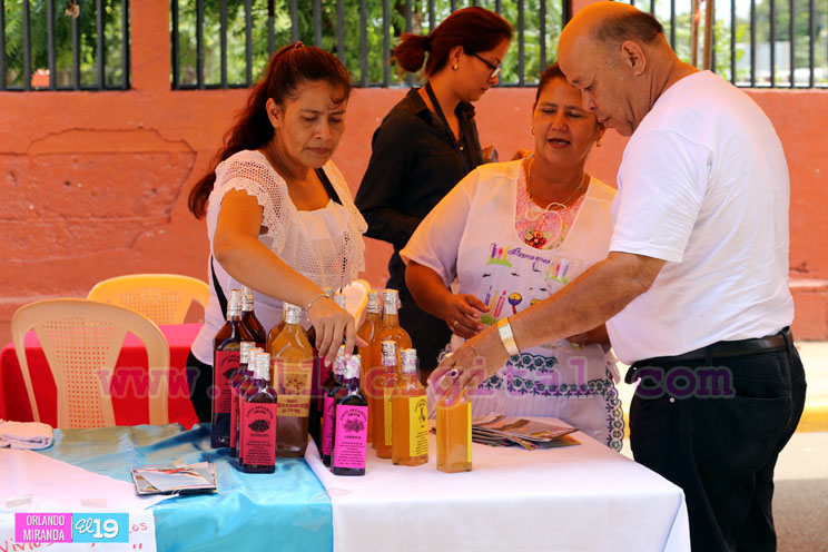 Vinos y postres en Feria de la Economía Familiar en Tipitapa