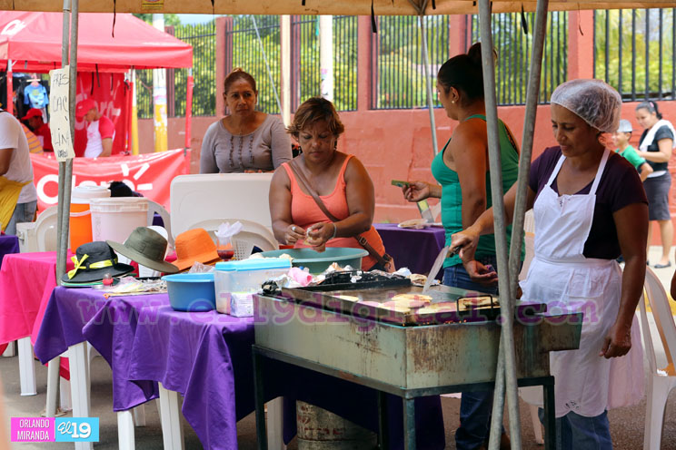 Vinos y postres en Feria de la Economía Familiar en Tipitapa