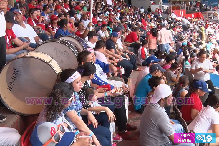 Nicaragüenses viven con emoción y alegría la fiesta deportiva de la final del Pomares