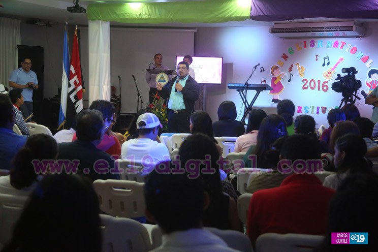 Estudiantes de secundaria participan en el Festival Nacional de Canto en Inglés 2016