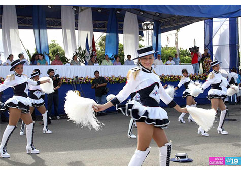 Estudiantes del distrito III celebran a la patria en la Avenida Bolívar