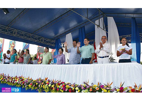Estudiantes del distrito III celebran a la patria en la Avenida Bolívar