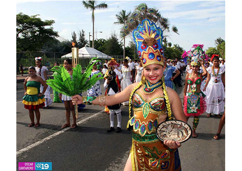 Estudiantes del distrito III celebran a la patria en la Avenida Bolívar