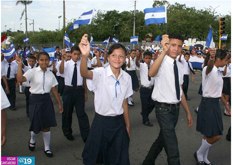 Estudiantes del distrito III celebran a la patria en la Avenida Bolívar