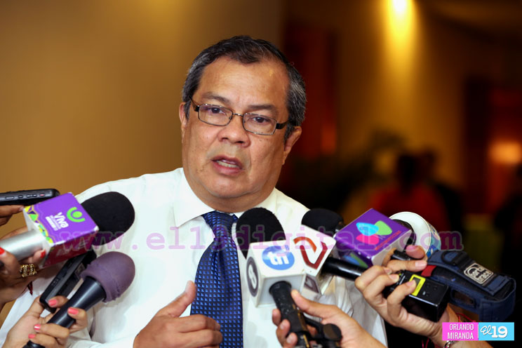 Médicos sostienen el importante encuentro con directora de la OPS
