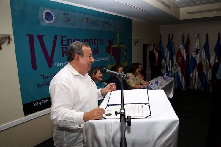 ALMA entrega reconocimiento de Huésped Distinguido a delegación internacional que participa en el IV Encuentro Regional Integradas con Seguridad