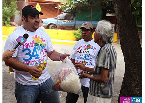 Jóvenes distribuyen paquetes alimentarios en Managua y Mateare