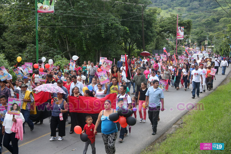 Daniel y Rosario: La Dalia y San Ramón realizan alegre caminata en respaldo a la Fórmula de la Solidaridad