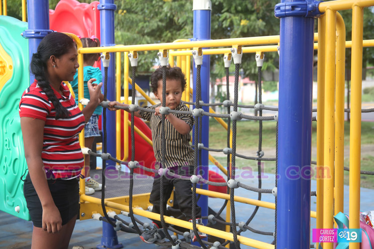 Niñez disfruta en paz y tranquilidad de alegres fiestas en parques de Managua