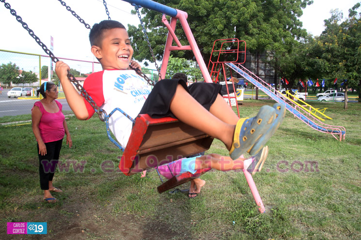 Niñez disfruta en paz y tranquilidad de alegres fiestas en parques de Managua