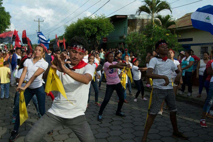 Desborde total en Caminatas Adelante Con Daniel en el Occidente del País