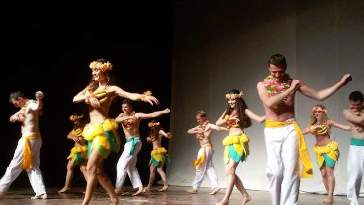 Teatro leonés abarrotado por el Ballet Folklórico LUCNICA