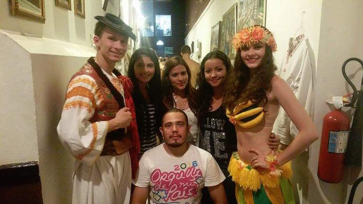 Teatro leonés abarrotado por el Ballet Folklórico LUCNICA
