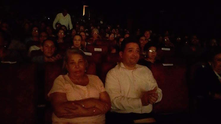 Teatro leonés abarrotado por el Ballet Folklórico LUCNICA