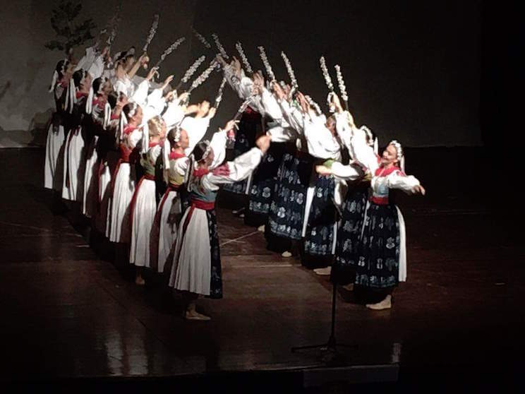 Teatro leonés abarrotado por el Ballet Folklórico LUCNICA