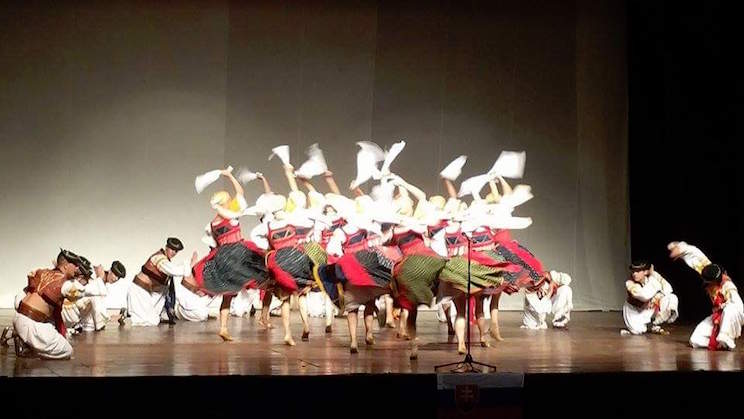 Teatro leonés abarrotado por el Ballet Folklórico LUCNICA