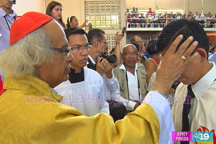 Cardenal Brenes celebra confirmaciones en Parroquia Cristo Resucitado