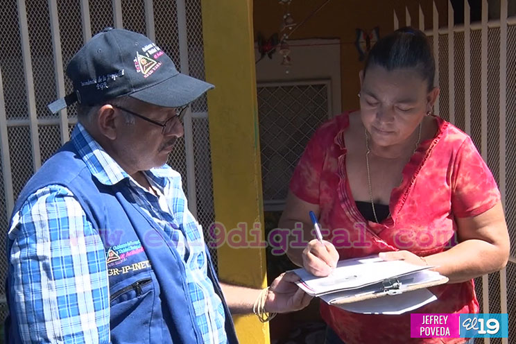 Más familias reciben el título que les da seguridad y felicidad