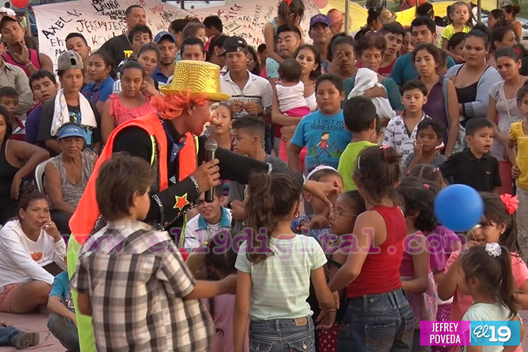 Alegre y colorido, así finalizó el fin de semana en la Plaza 22 de Agosto