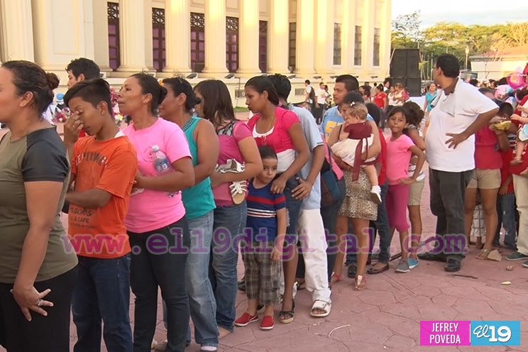 Alegre y colorido, así finalizó el fin de semana en la Plaza 22 de Agosto