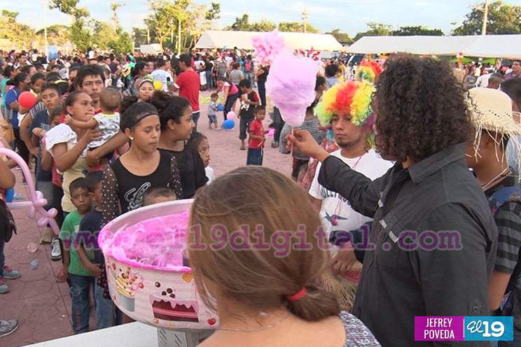 Alegre y colorido, así finalizó el fin de semana en la Plaza 22 de Agosto