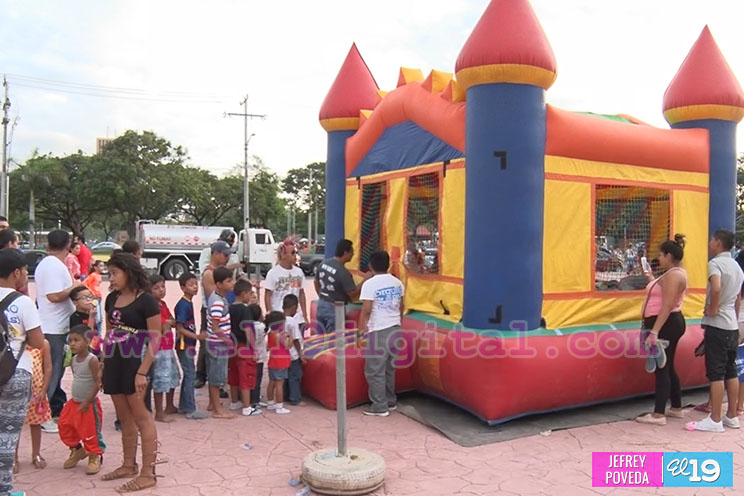 Alegre y colorido, así finalizó el fin de semana en la Plaza 22 de Agosto