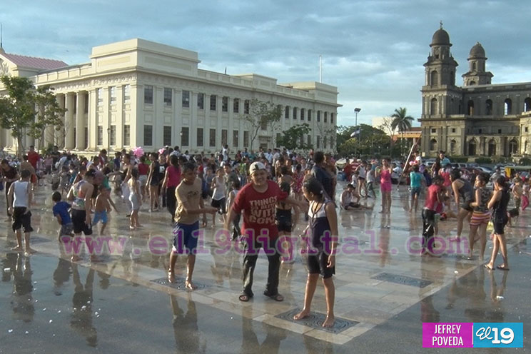 Alegre y colorido, así finalizó el fin de semana en la Plaza 22 de Agosto