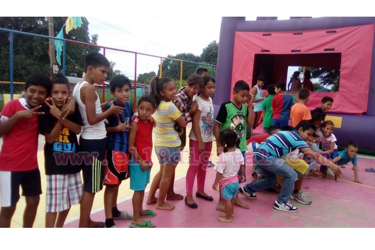 Familias disfrutan los parques hechos por el Buen Gobierno Sandinista