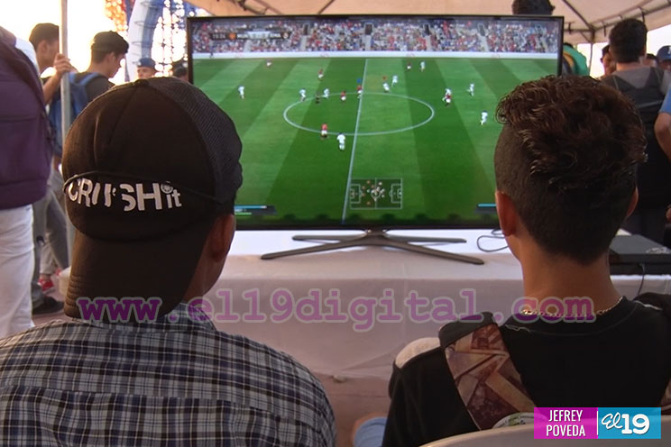 Pasión por los video juegos en el Paseo de los Estudiantes