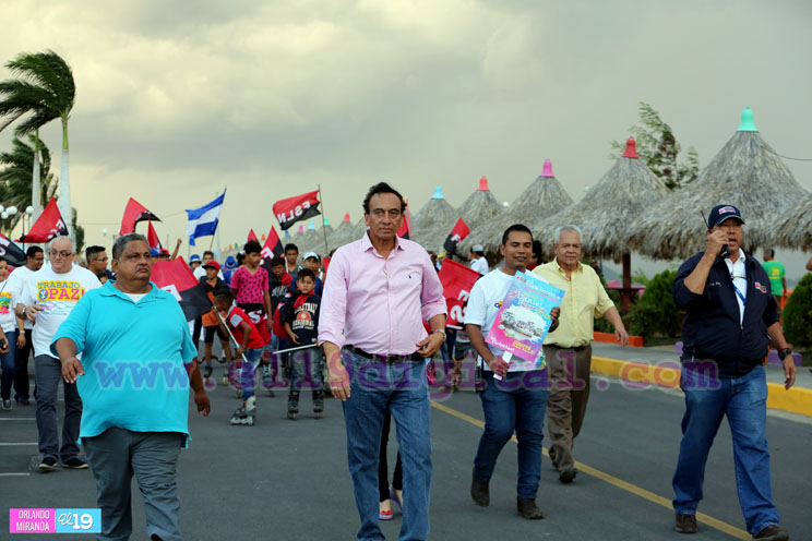 Trabajadores portuarios siempre al frente con Daniel y Rosario