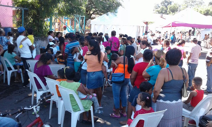 Familias de Chinandega reciben atención médica gratuita a través de las clínicas móviles