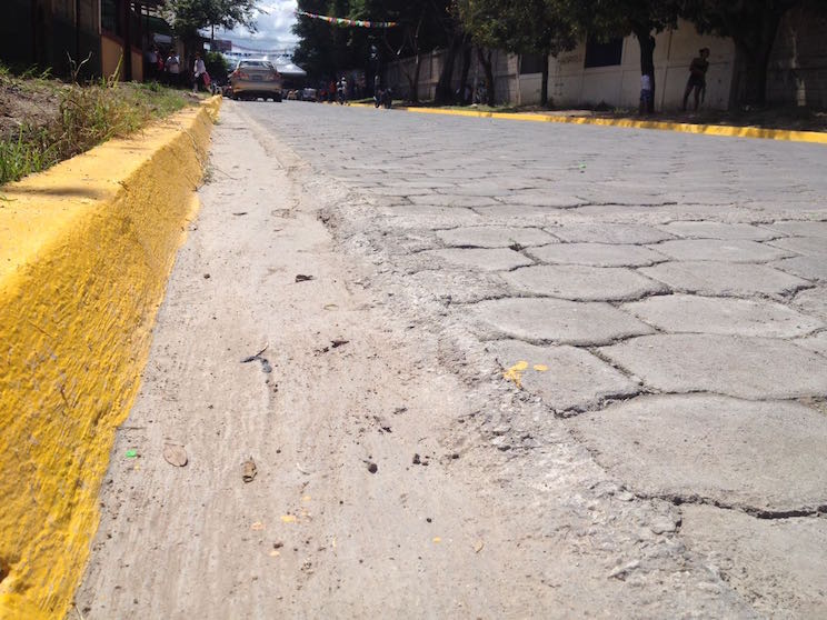 Familias del Distrito II de Estelí celebran el adoquinado de sus calles