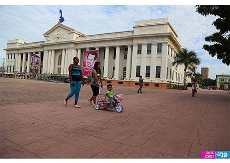 Familias disfrutan de espacios de recreación en Managua