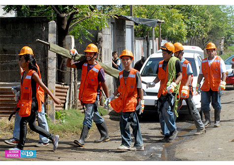 Pobladores del barrio Santa Elena se preparan ante posibles inundaciones