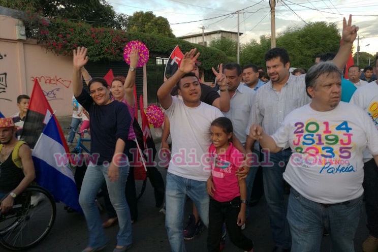 Chocolatito encabeza la Caminata del Amor y la Alegría recorriendo los barrios del distrito V de Managua