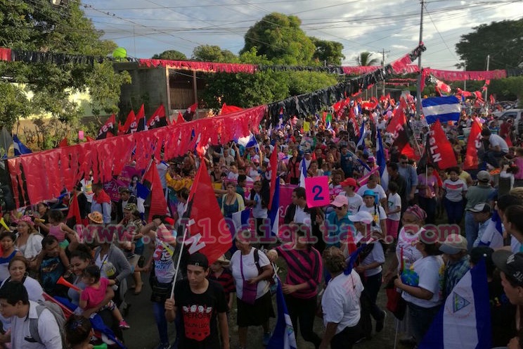 Chocolatito encabeza la Caminata del Amor y la Alegría recorriendo los barrios del distrito V de Managua