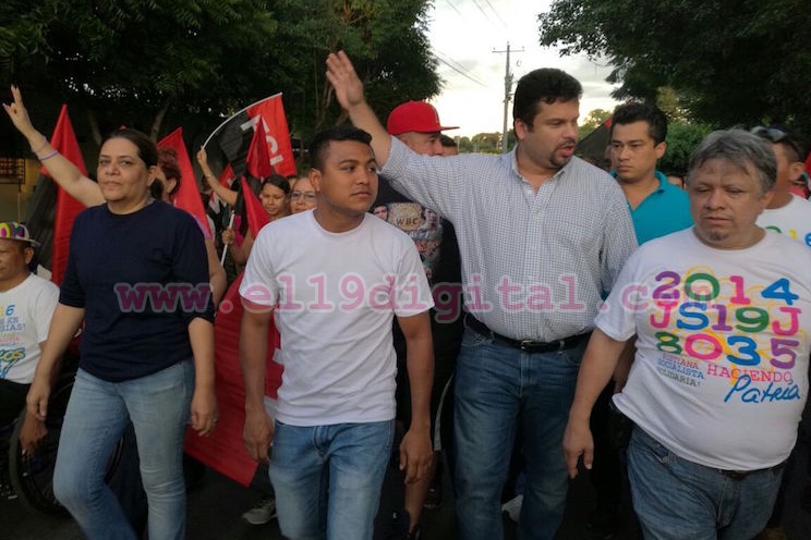 Chocolatito encabeza la Caminata del Amor y la Alegría recorriendo los barrios del distrito V de Managua