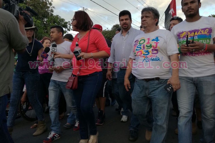 Chocolatito encabeza la Caminata del Amor y la Alegría recorriendo los barrios del distrito V de Managua