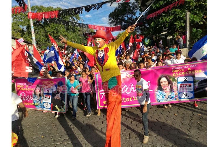 Chocolatito encabeza la Caminata del Amor y la Alegría recorriendo los barrios del distrito V de Managua