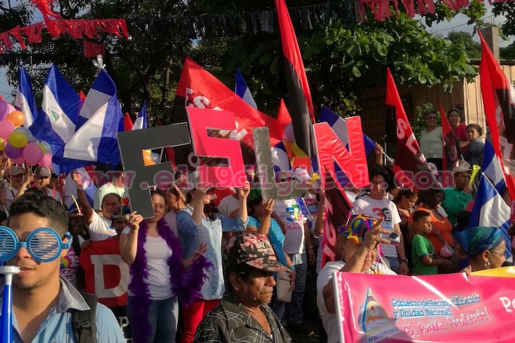 Chocolatito encabeza la Caminata del Amor y la Alegría recorriendo los barrios del distrito V de Managua