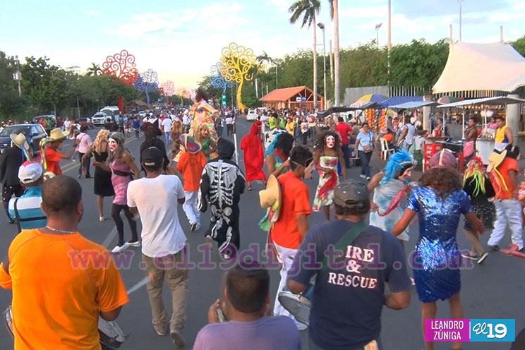 La cultura nicaragüense recorre la Avenida de Bolívar a Chávez