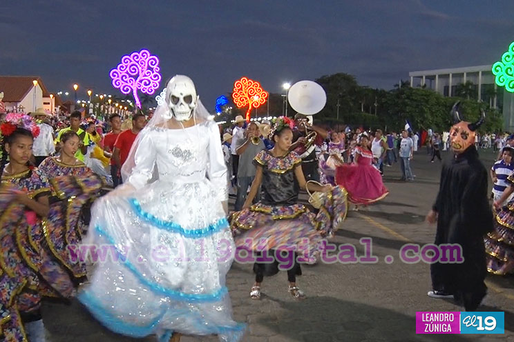 La cultura nicaragüense recorre la Avenida de Bolívar a Chávez