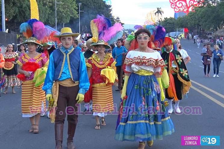 La cultura nicaragüense recorre la Avenida de Bolívar a Chávez