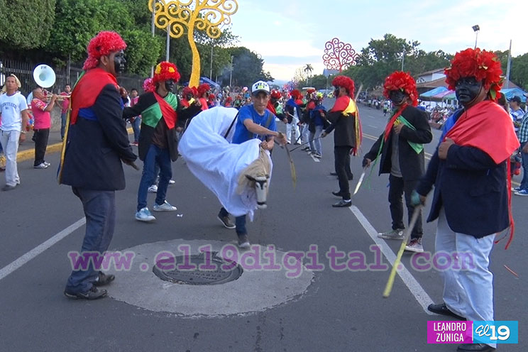 La cultura nicaragüense recorre la Avenida de Bolívar a Chávez
