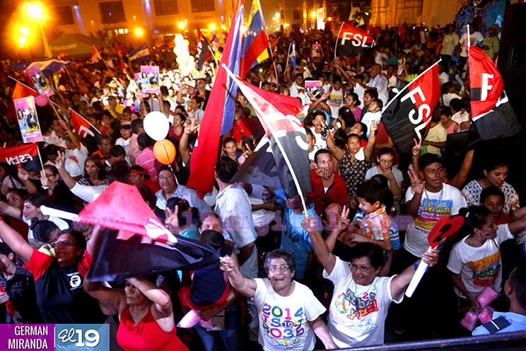 La Primera Capital de la Revolución dice Siempre al Frente y Siempre Más Allá con Daniel y Rosario! 