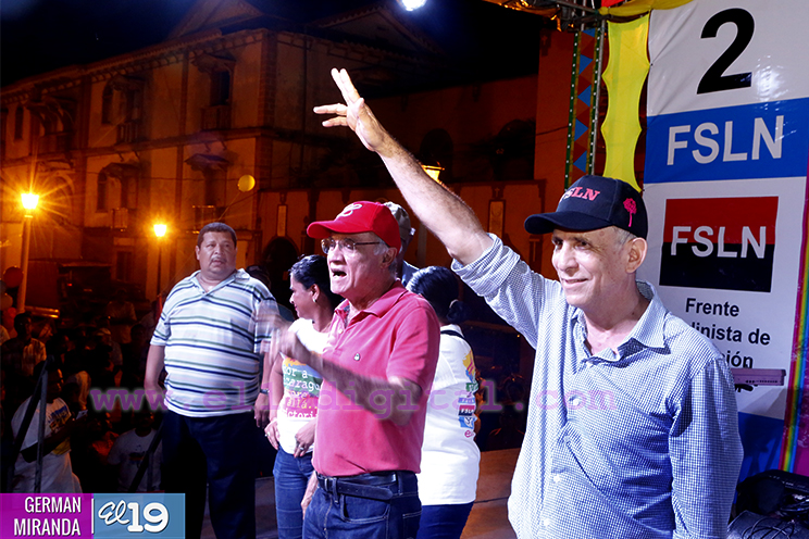 La Primera Capital de la Revolución dice Siempre al Frente y Siempre Más Allá con Daniel y Rosario! 